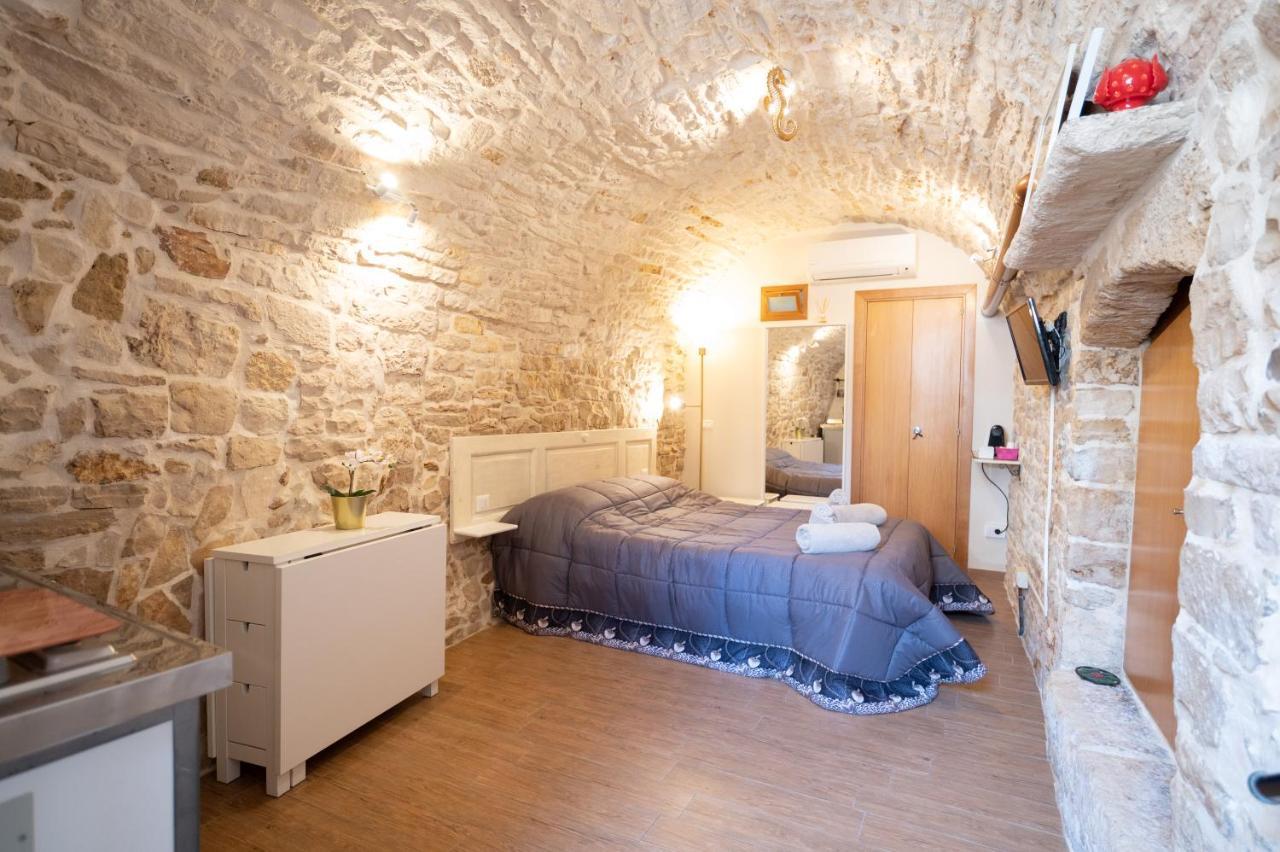 Piccola Pietra Bianca Hotel โจวีนัซโซ ภายนอก รูปภาพ