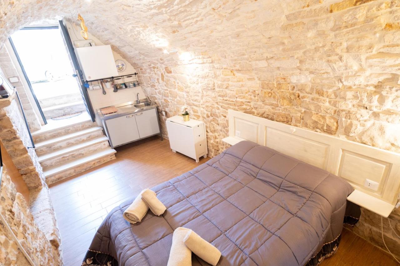 Piccola Pietra Bianca Hotel โจวีนัซโซ ภายนอก รูปภาพ