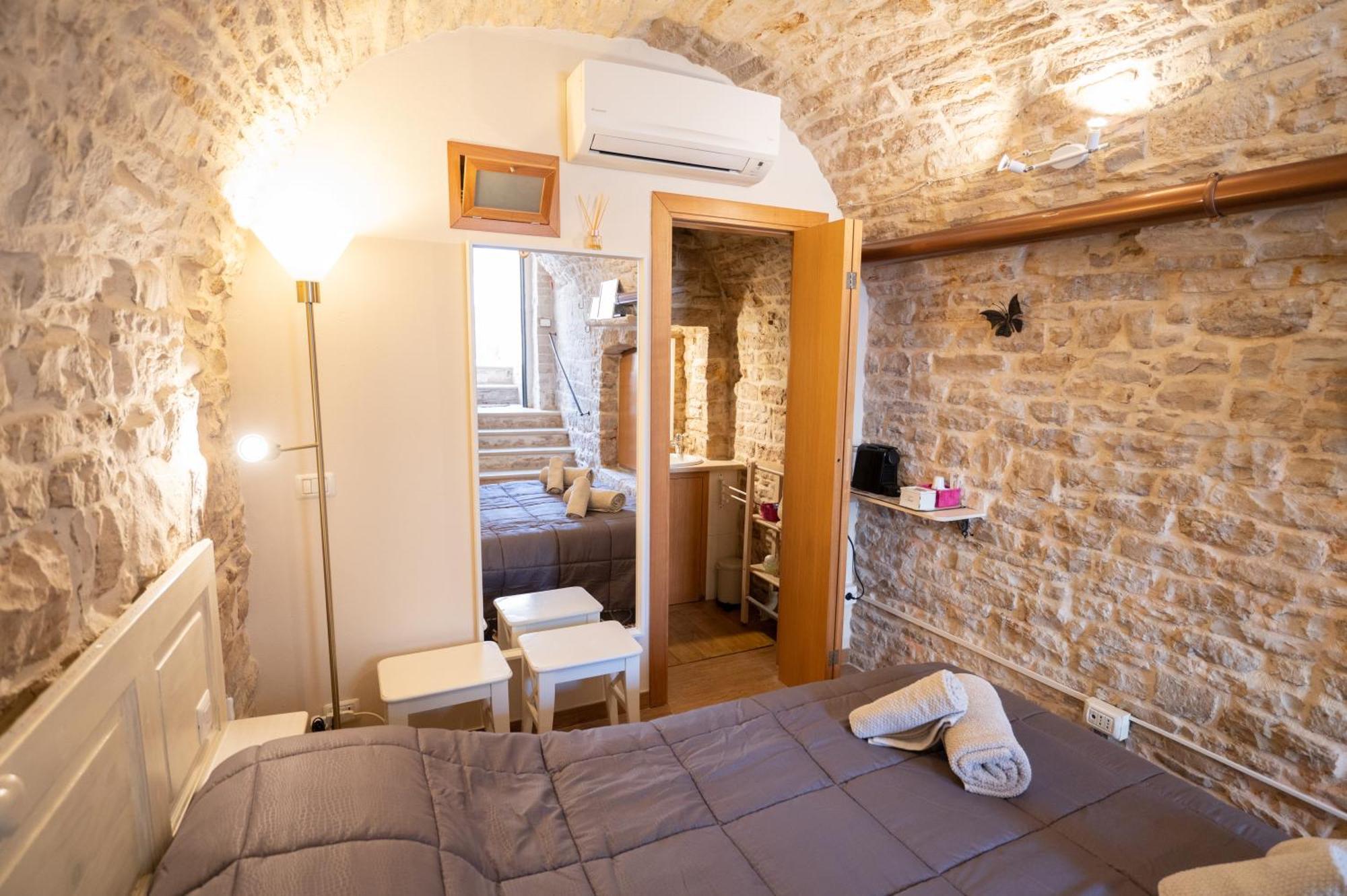 Piccola Pietra Bianca Hotel โจวีนัซโซ ภายนอก รูปภาพ
