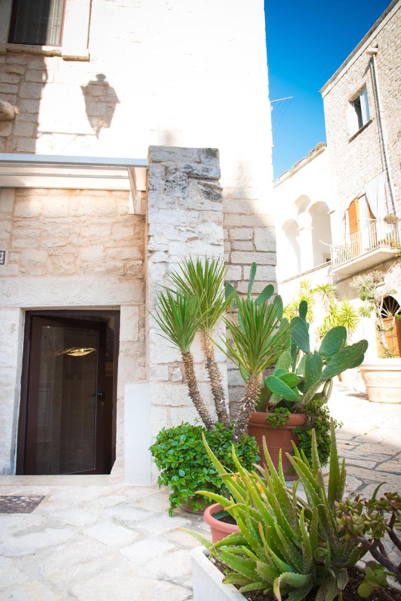 Piccola Pietra Bianca Hotel โจวีนัซโซ ภายนอก รูปภาพ